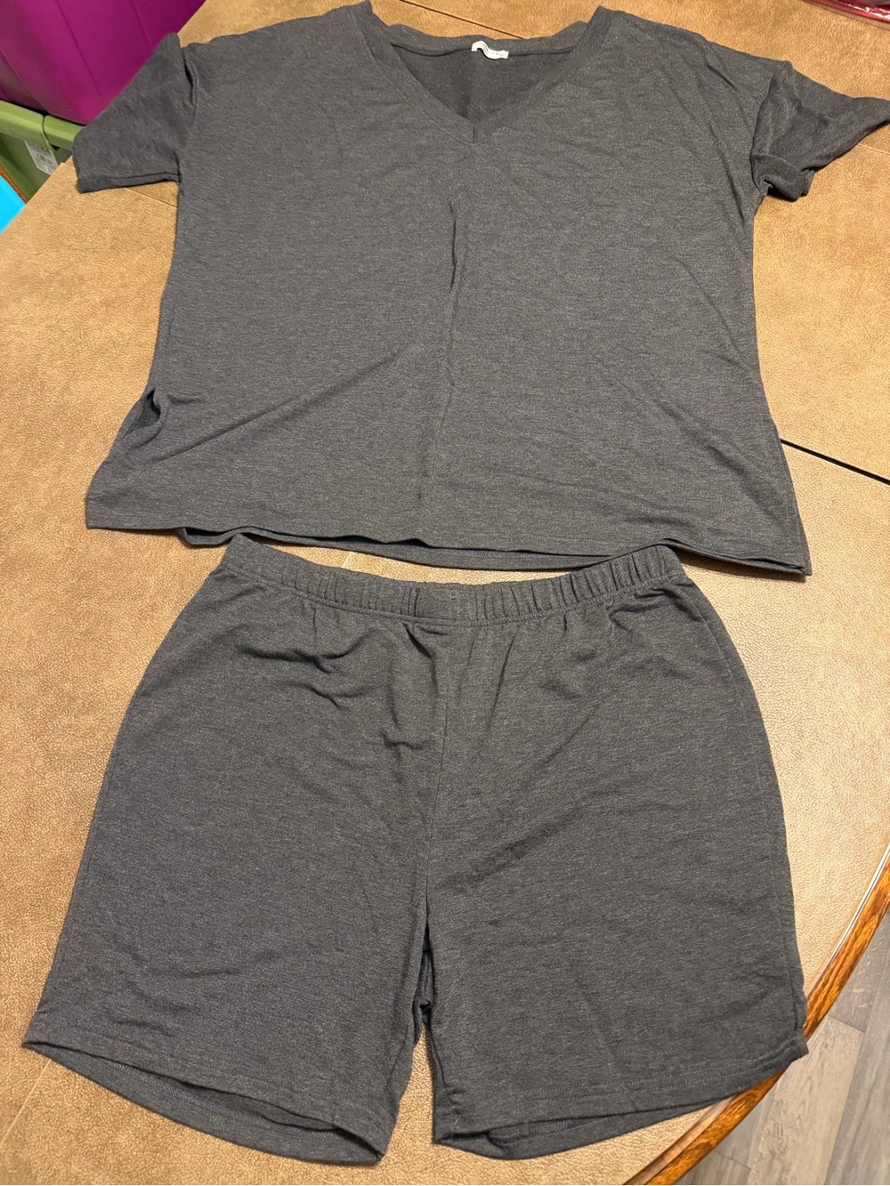 2X ladies new short sets, oversized V-neck top, $20